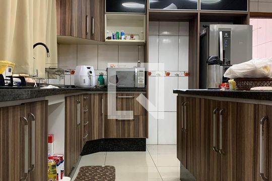 Cozinha de casa à venda com 2 quartos, 320m² em Jardim Dourado, Guarulhos