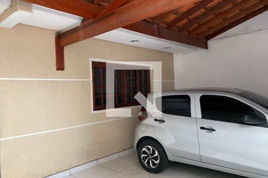 Garagem de casa à venda com 2 quartos, 320m² em Jardim Dourado, Guarulhos