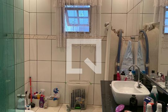 Banheiro da Suíte de casa à venda com 2 quartos, 320m² em Jardim Dourado, Guarulhos