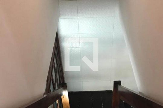Escada de casa de condomínio à venda com 2 quartos, 89m² em Glória, Porto Alegre