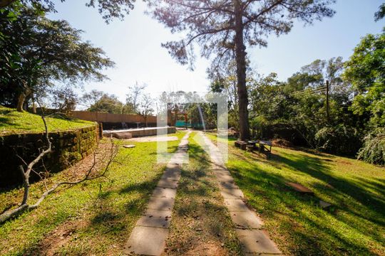 Quintal de casa para alugar com 4 quartos, 460m² em Aberta dos Morros, Porto Alegre
