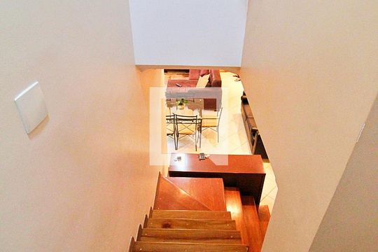 Escada de casa à venda com 3 quartos, 200m² em Vila Alto de Santo Andre, Santo André