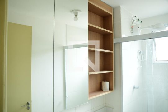 Banheiro de apartamento para alugar com 2 quartos, 52m² em Parque Frondoso, Cotia