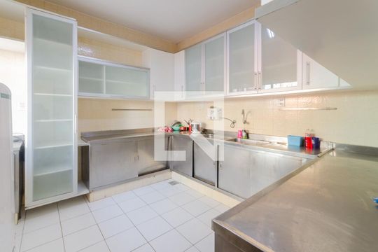 Cozinha de casa para alugar com 5 quartos, 421m² em Pituba, Salvador