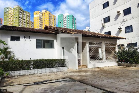 Fachada de casa para alugar com 5 quartos, 421m² em Pituba, Salvador
