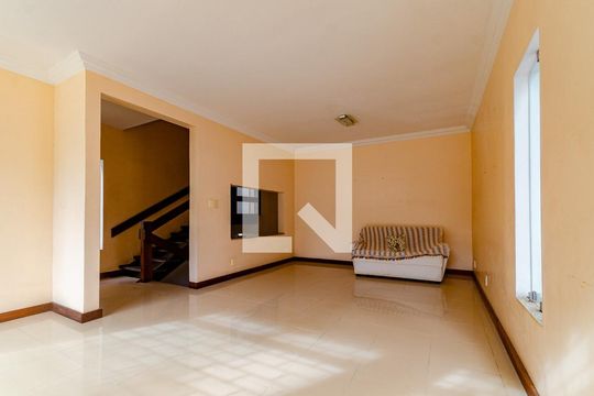 Casa para alugar com 5 quartos, 421m² em Pituba, Salvador