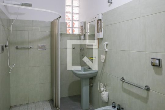 Banheiro de casa à venda com 3 quartos, 200m² em Pacaembu, São Paulo