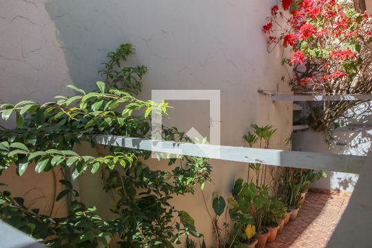 Vista da Entrada de casa à venda com 3 quartos, 200m² em Pacaembu, São Paulo