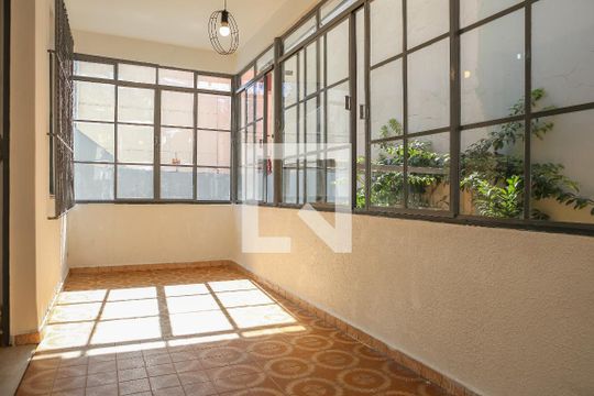 Casa à venda com 3 quartos, 200m² em Pacaembu, São Paulo