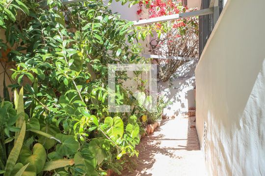 Quintal de casa à venda com 3 quartos, 200m² em Pacaembu, São Paulo
