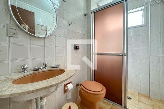 Banheiro de apartamento para alugar com 3 quartos, 119m² em Balneario Cidade Atlantica, Guarujá