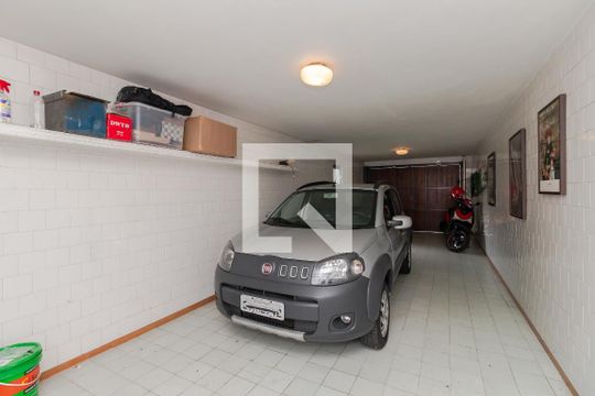 Garagem de casa à venda com 4 quartos, 268m² em Cursino, São Paulo