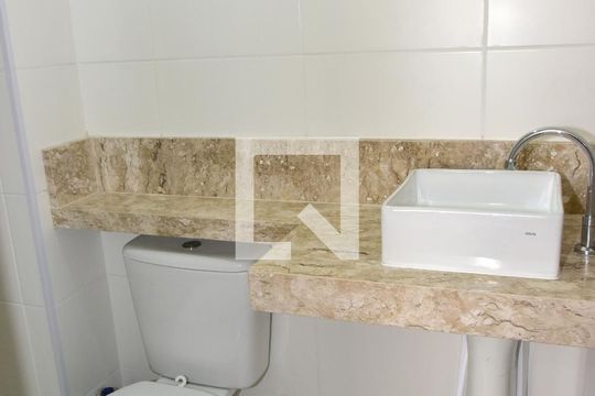 Banheiro de apartamento à venda com 1 quarto, 33m² em Jardim Cidália, São Paulo