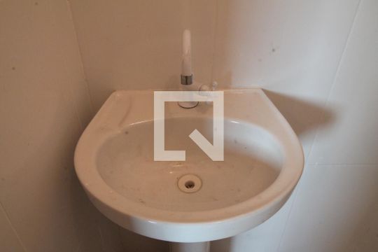 Banheiro de apartamento à venda com 1 quarto, 27m² em Vila Araguaia, São Paulo