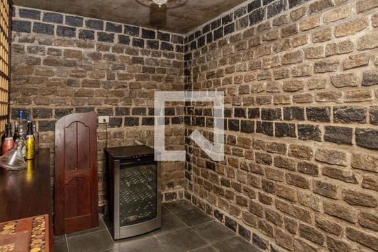 Adega de casa de condomínio à venda com 4 quartos, 1180m² em Barra da Tijuca, Rio de Janeiro