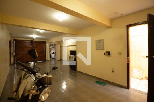 Garagem de casa à venda com 4 quartos, 90m² em Vila Dom Pedro I, São Paulo