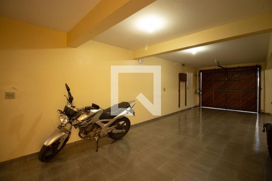 Garagem de casa à venda com 4 quartos, 90m² em Vila Dom Pedro I, São Paulo