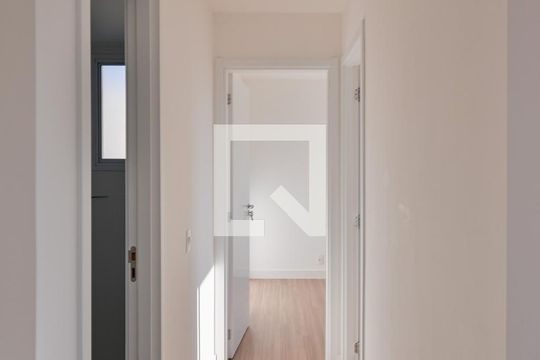 Corredor de apartamento para alugar com 2 quartos, 41m² em Cambuci, São Paulo