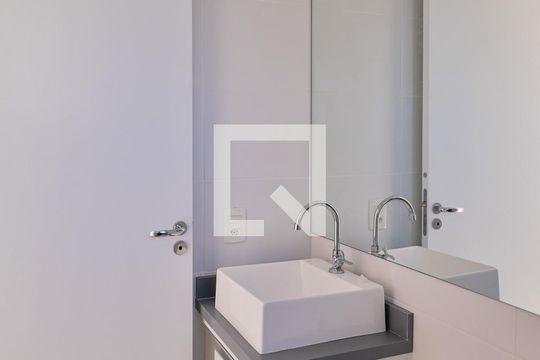 Banheiro de apartamento para alugar com 2 quartos, 41m² em Cambuci, São Paulo