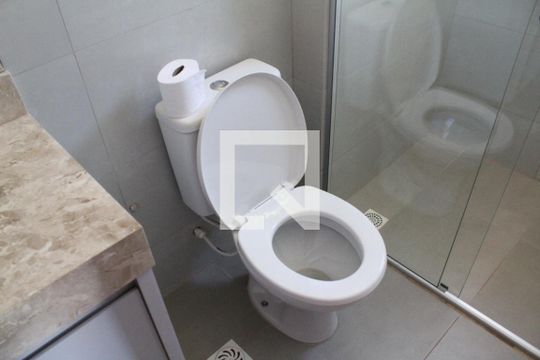 Banheiro de apartamento à venda com 2 quartos, 59m² em Parque Amazônia, Goiânia