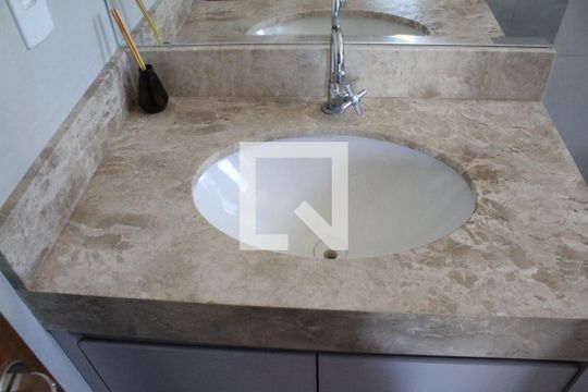 Banheiro de apartamento à venda com 2 quartos, 59m² em Parque Amazônia, Goiânia