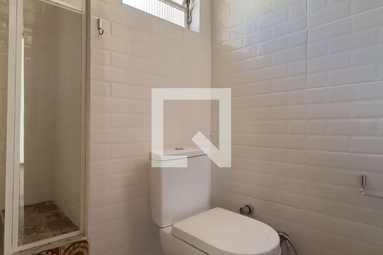 Banheiro de apartamento à venda com 3 quartos, 78m² em Santana, Porto Alegre