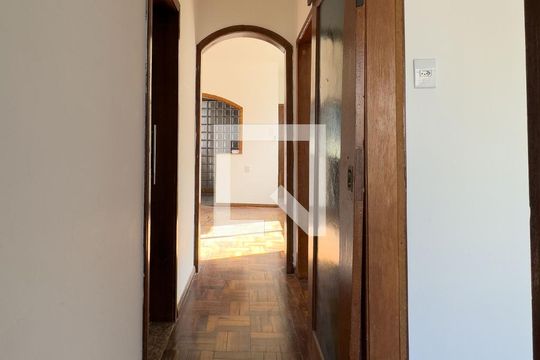 Corredor de apartamento à venda com 3 quartos, 78m² em Santana, Porto Alegre