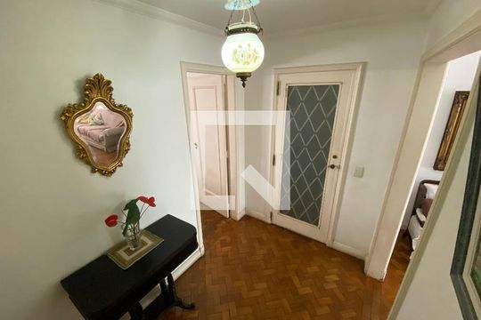Hall de entrada de apartamento à venda com 3 quartos, 156m² em Copacabana, Rio de Janeiro