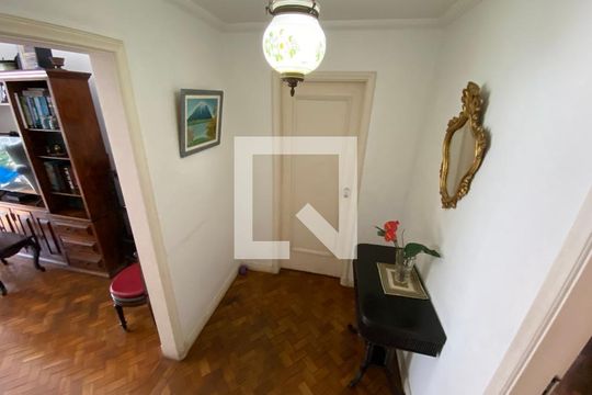 Hall de entrada de apartamento à venda com 3 quartos, 156m² em Copacabana, Rio de Janeiro