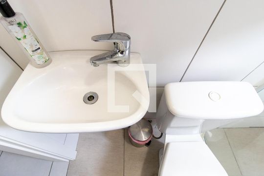 Detalhe do banheiro de apartamento para alugar com 1 quarto, 31m² em Prado Velho, Curitiba