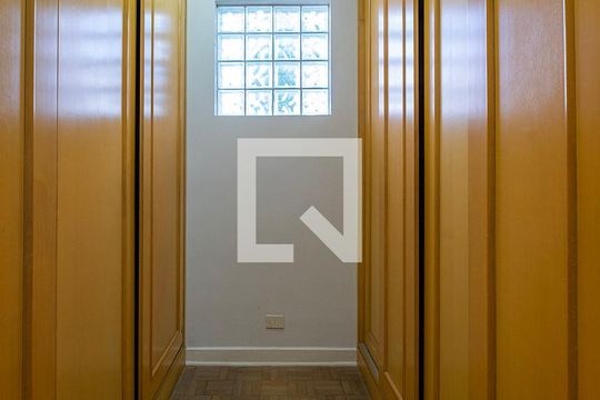 Suíte - Closet de casa à venda com 4 quartos, 250m² em Jardim das Bandeiras, São Paulo