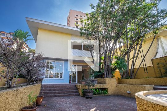 Fachada de casa à venda com 4 quartos, 250m² em Jardim das Bandeiras, São Paulo