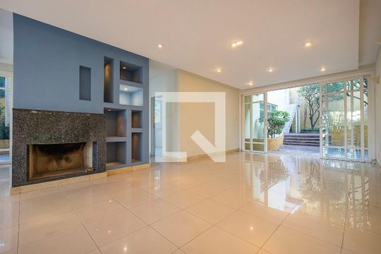 Casa à venda com 4 quartos, 250m² em Jardim das Bandeiras, São Paulo