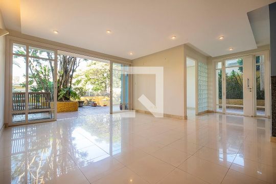 Sala de casa à venda com 4 quartos, 250m² em Jardim das Bandeiras, São Paulo