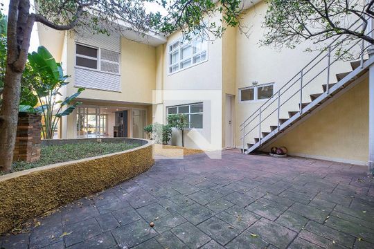 Quintal de casa à venda com 4 quartos, 250m² em Jardim das Bandeiras, São Paulo