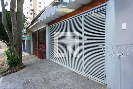 Vista da Rua de casa à venda com 2 quartos, 125m² em Jardim Ester, São Paulo
