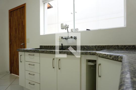 Casa à venda com 2 quartos, 125m² em Jardim Ester, São Paulo