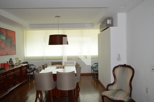 Sala de casa à venda com 5 quartos, 350m² em Vila Mariana, São Paulo
