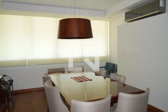 Sala de casa à venda com 5 quartos, 350m² em Vila Mariana, São Paulo