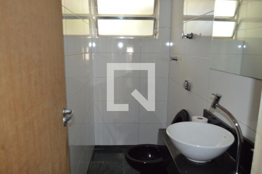Banheiro na Área de Garagem de casa à venda com 5 quartos, 350m² em Vila Mariana, São Paulo