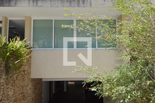 Fachada de casa à venda com 5 quartos, 350m² em Vila Mariana, São Paulo