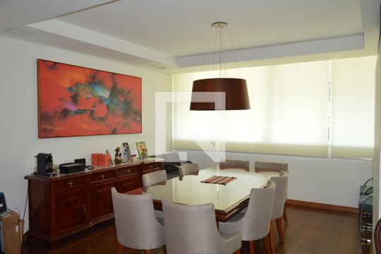 Sala de casa à venda com 5 quartos, 350m² em Vila Mariana, São Paulo