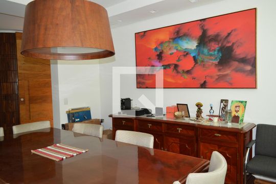 Sala de casa à venda com 5 quartos, 350m² em Vila Mariana, São Paulo