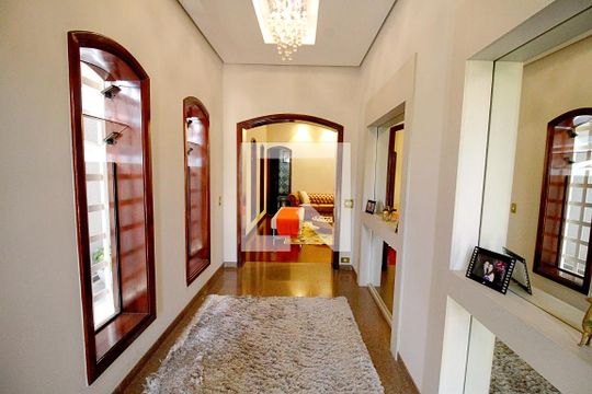 Entrada  de casa para alugar com 4 quartos, 450m² em Jardim Lar Sao Paulo, São Paulo