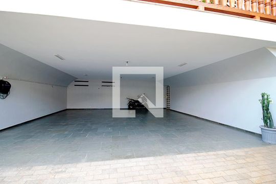 Garagem de casa para alugar com 4 quartos, 450m² em Jardim Lar Sao Paulo, São Paulo
