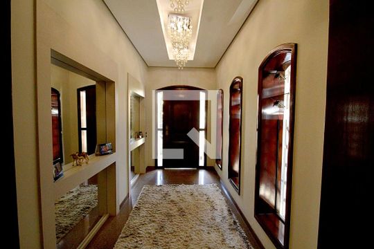 Entrada de casa para alugar com 4 quartos, 450m² em Jardim Lar Sao Paulo, São Paulo