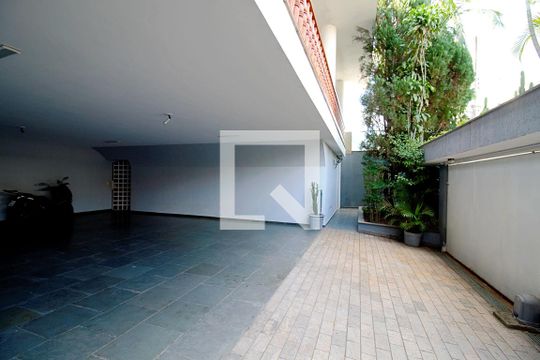 Garagem de casa para alugar com 4 quartos, 450m² em Jardim Lar Sao Paulo, São Paulo