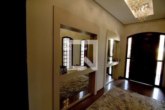 Entrada  de casa para alugar com 4 quartos, 450m² em Jardim Lar Sao Paulo, São Paulo