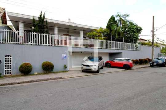 Fachada de casa para alugar com 4 quartos, 450m² em Jardim Lar Sao Paulo, São Paulo