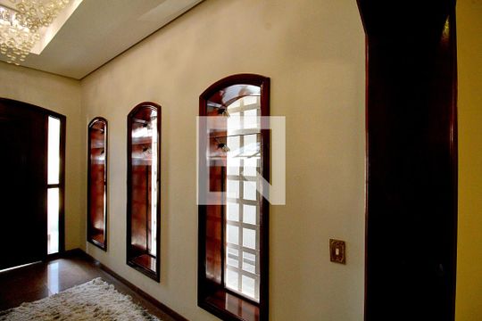 Entrada de casa para alugar com 4 quartos, 450m² em Jardim Lar Sao Paulo, São Paulo